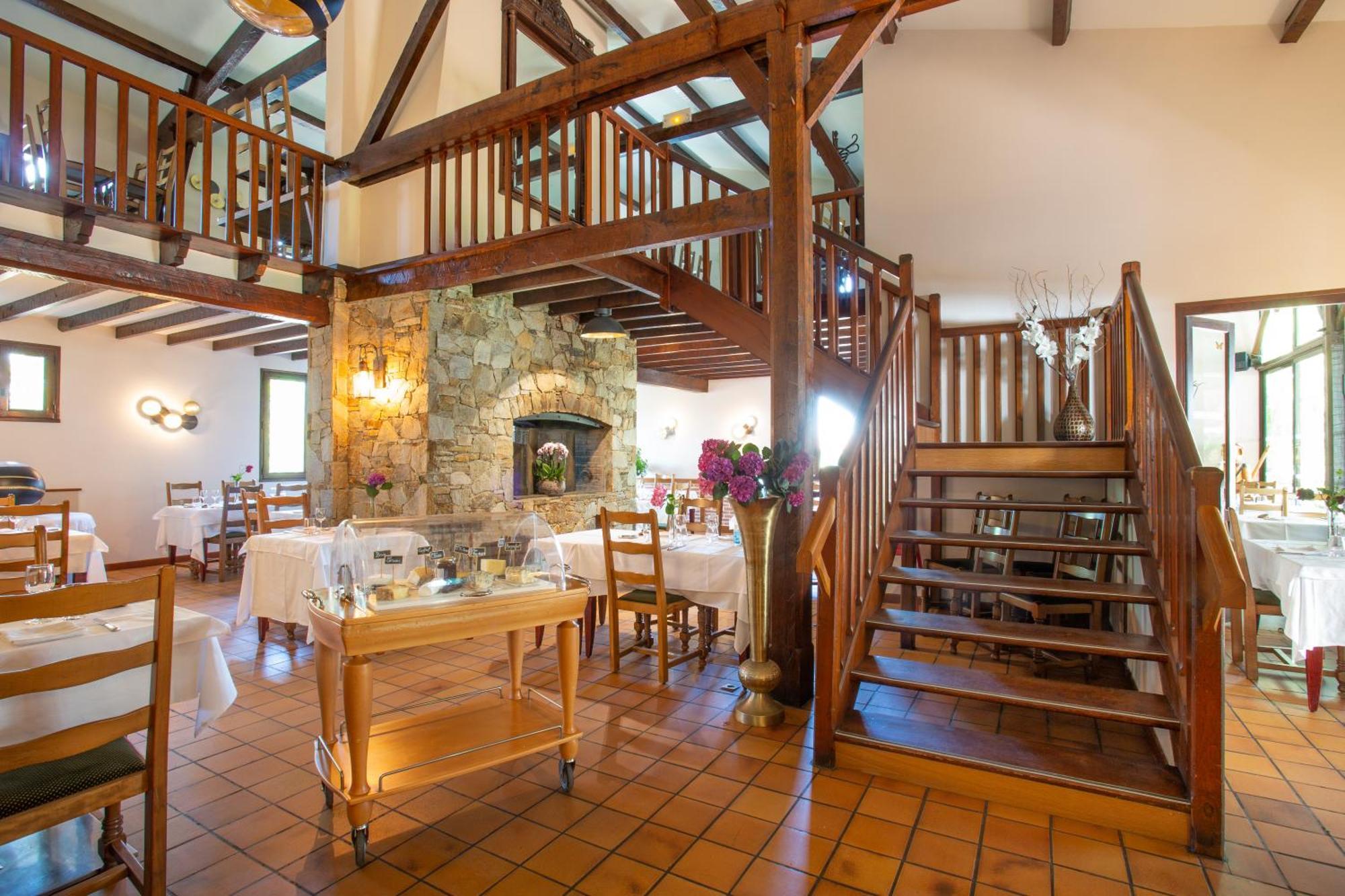 Logis Hotel Et Restaurant La Bombardiere Cuq-Toulza 외부 사진