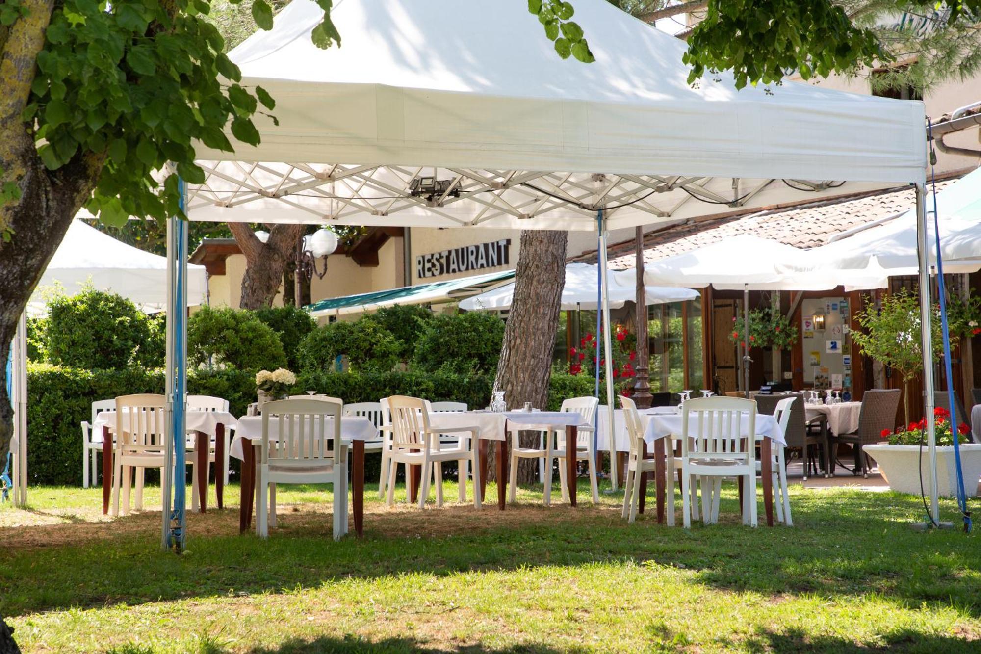 Logis Hotel Et Restaurant La Bombardiere Cuq-Toulza 외부 사진