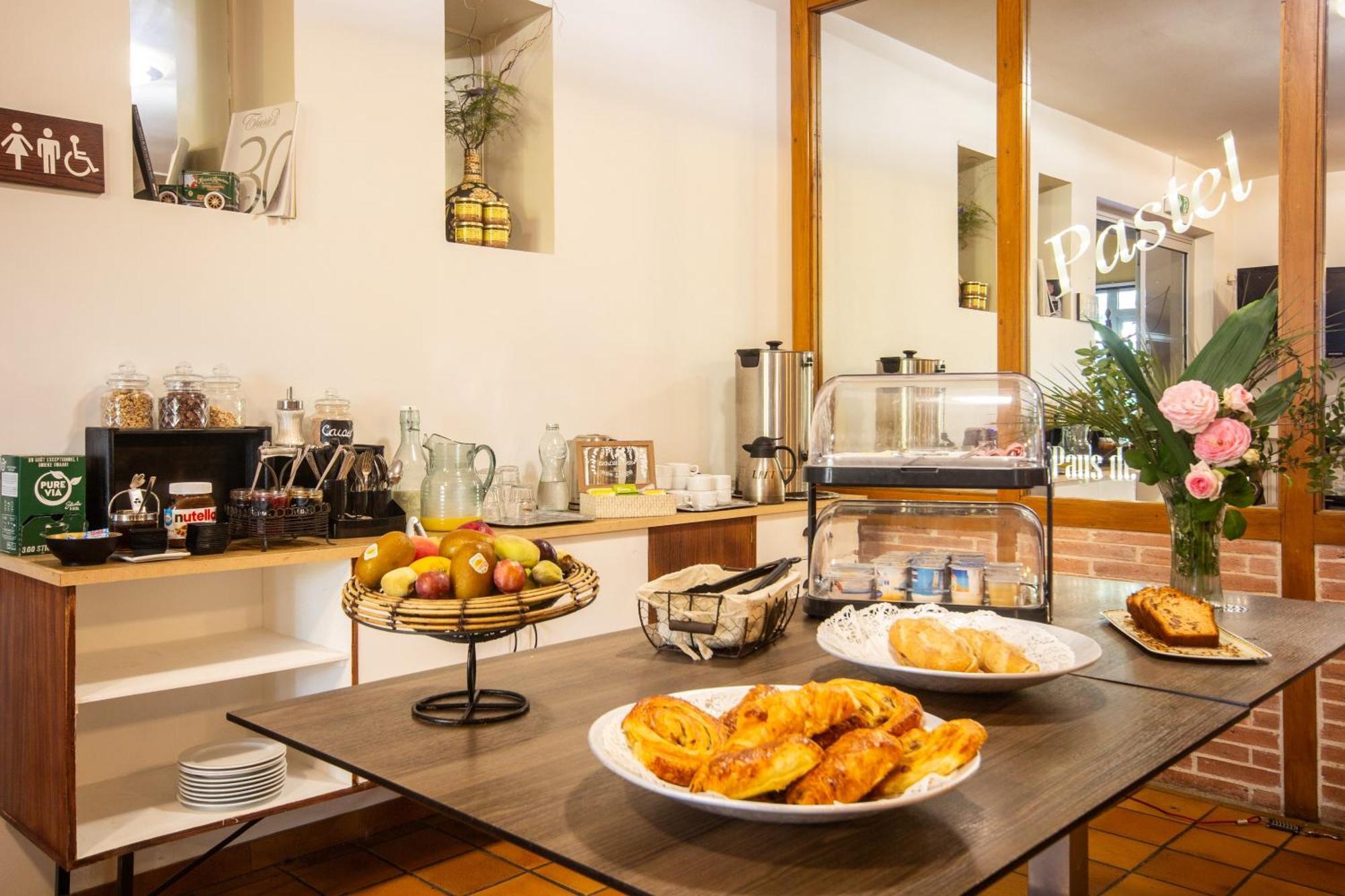 Logis Hotel Et Restaurant La Bombardiere Cuq-Toulza 외부 사진