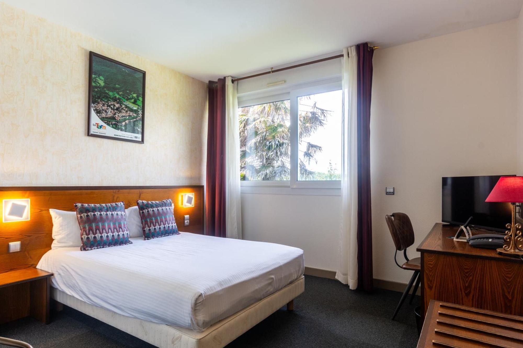 Logis Hotel Et Restaurant La Bombardiere Cuq-Toulza 외부 사진