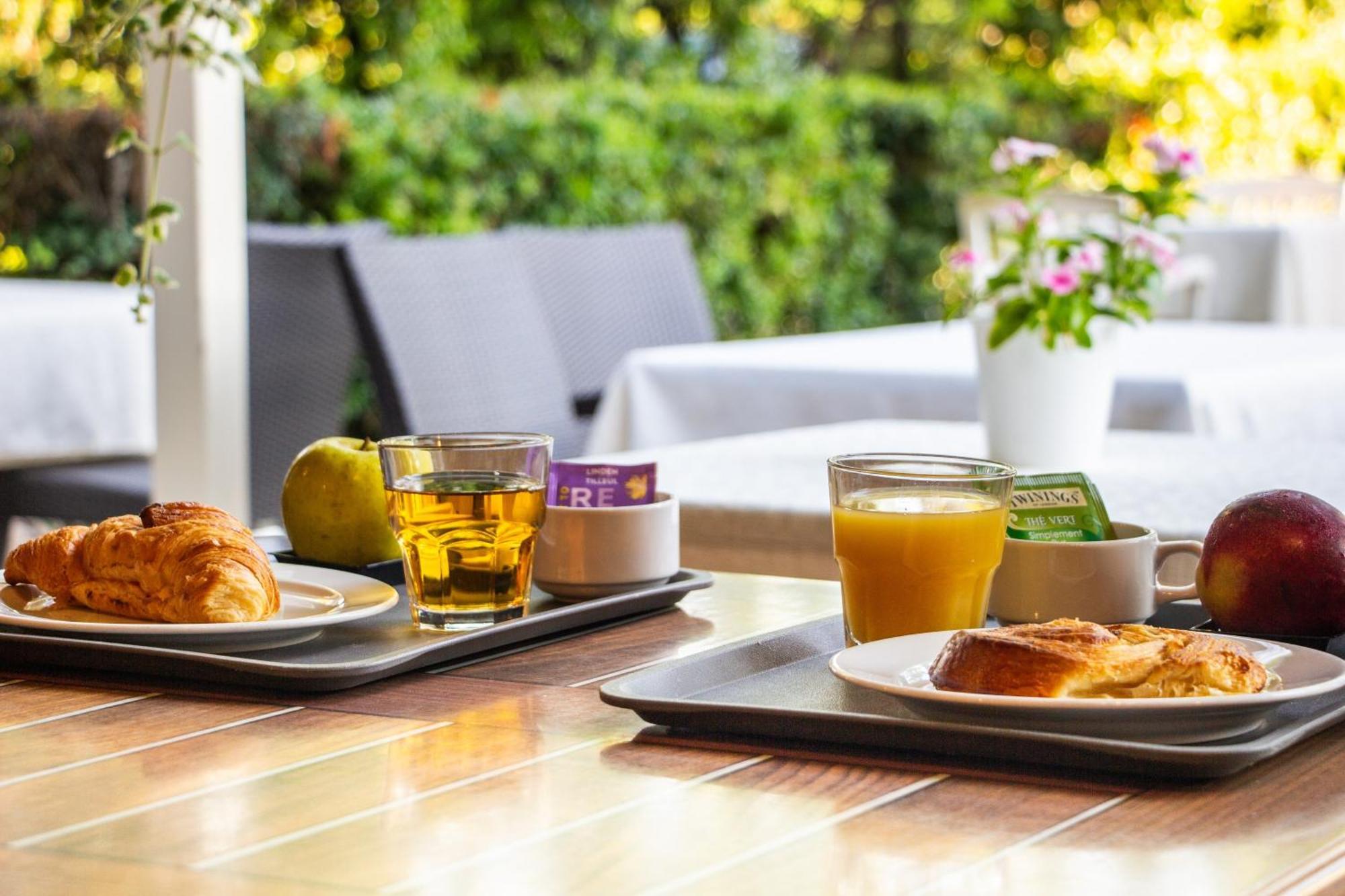 Logis Hotel Et Restaurant La Bombardiere Cuq-Toulza 외부 사진